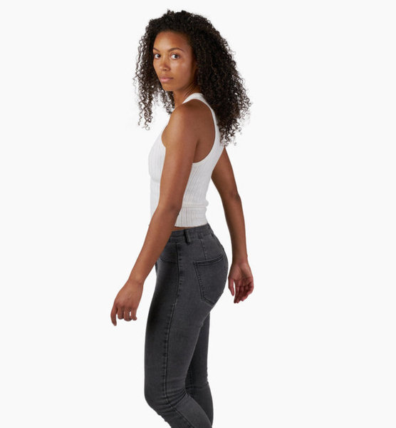 Juliette V. – Fashion Sedcard-Foto 9 bei JustInCast
