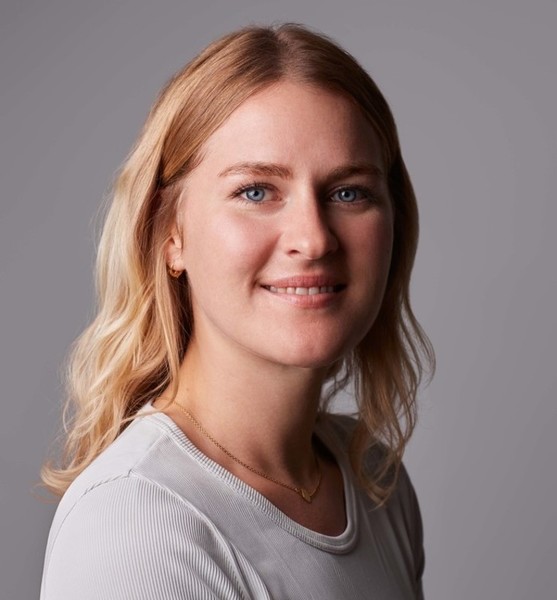 Maya M. – Schauspiel Sedcard-Foto 4 bei JustInCast