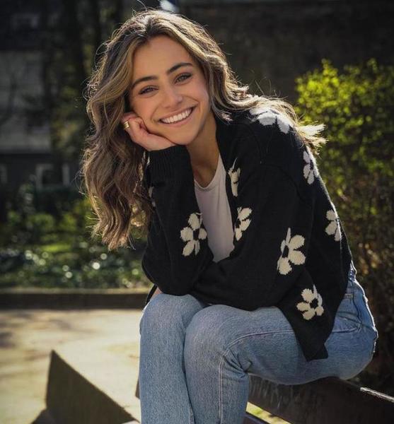 Sophie R. – Schauspiel Sedcard-Foto 3 bei JustInCast