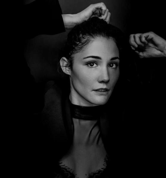 Annika  S. – Schauspiel Sedcard-Foto 5 bei JustInCast