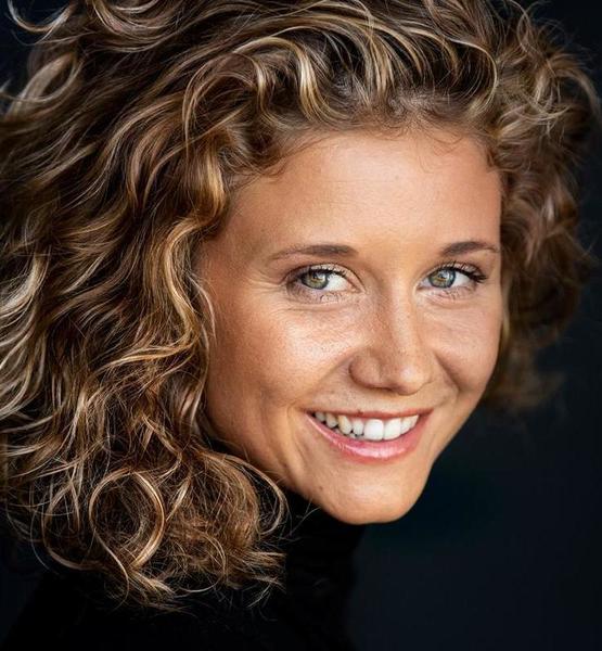 Farina Violetta  G. – Schauspiel Sedcard-Foto 3 bei JustInCast