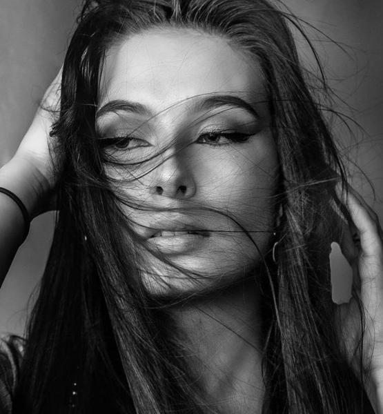 Vivien K. – Schauspiel Sedcard-Foto 3 bei JustInCast