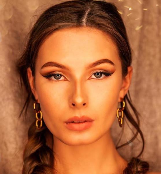 Vivien K. – Schauspiel Sedcard-Foto 4 bei JustInCast
