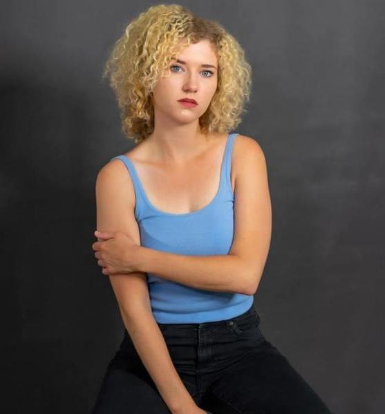 Janna F. – Schauspiel Sedcard-Foto 3 bei JustInCast