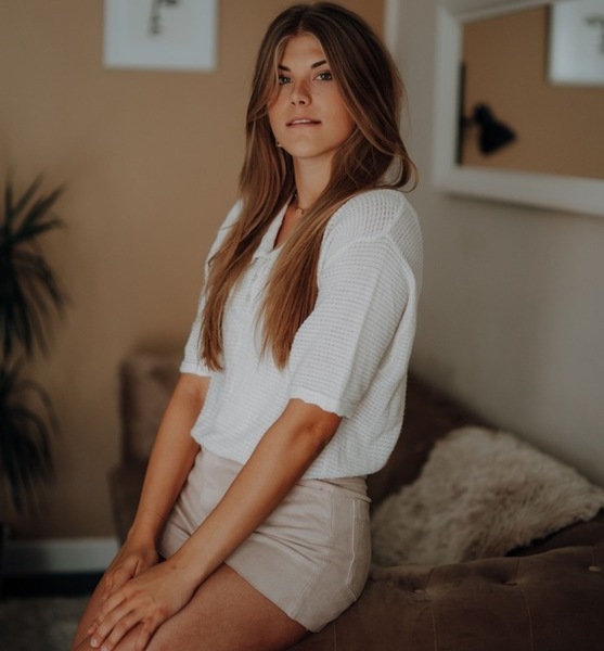 Jorina  B. – Schauspiel Sedcard-Foto 4 bei JustInCast