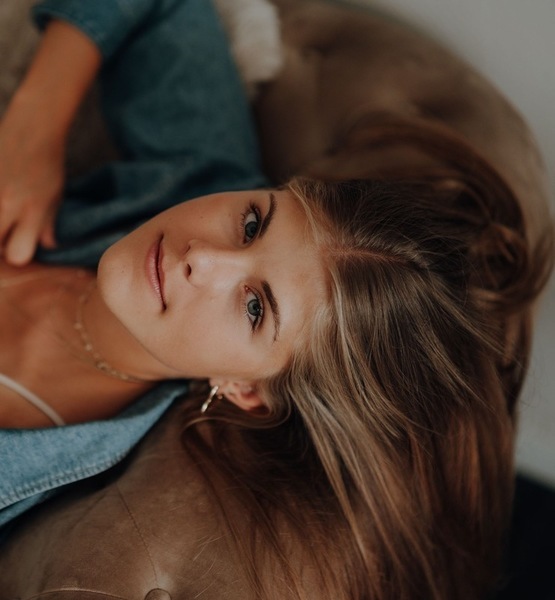 Jorina  B. – Schauspiel Sedcard-Foto 5 bei JustInCast