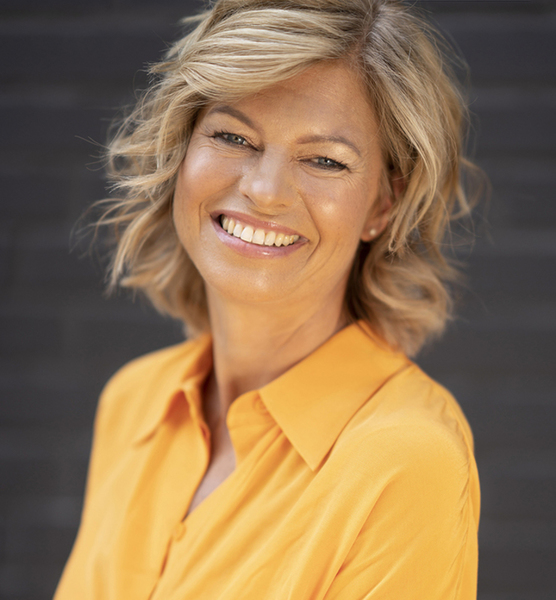Dr. Susanne J. – Fashion Sedcard-Foto 2 bei JustInCast