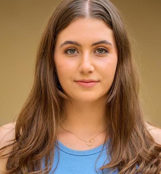 Anna Luca F. – Schauspiel Sedcard-Foto 5 bei JustInCast