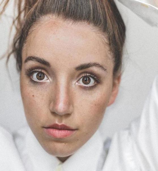 Rosanne Gianna S. – Schauspiel Sedcard-Foto 5 bei JustInCast