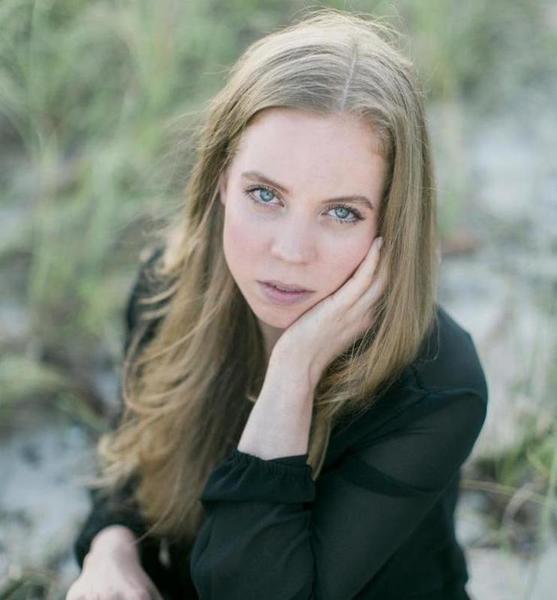 Hanna Isabelle  G. – Schauspiel Sedcard-Foto 4 bei JustInCast