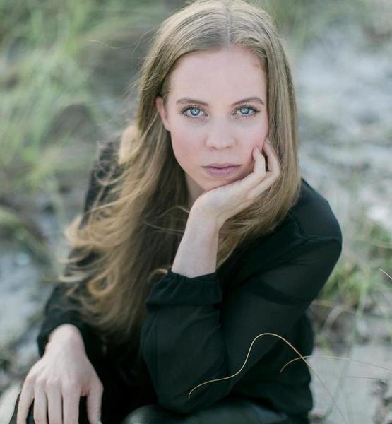 Hanna Isabelle  G. – Schauspiel Sedcard-Foto 3 bei JustInCast