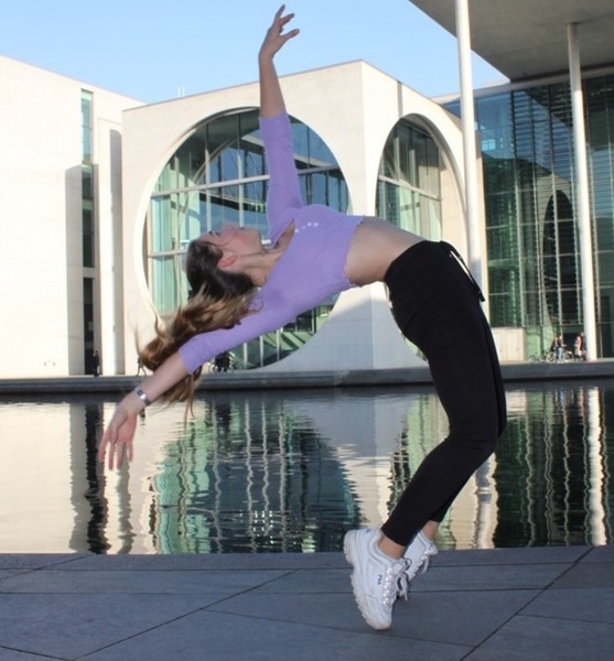 Monique S. – Schauspiel Sedcard-Foto 2 bei JustInCast