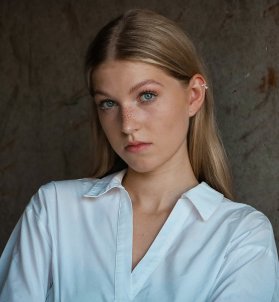 Sophia R. – Acting sedcard image 4 at JustInCast