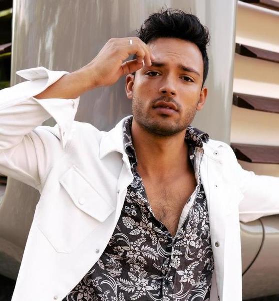 Daniel Mukunda W. – Schauspiel Sedcard-Foto 3 bei JustInCast
