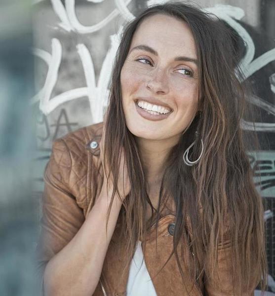 Christine W. – Schauspiel Sedcard-Foto 2 bei JustInCast