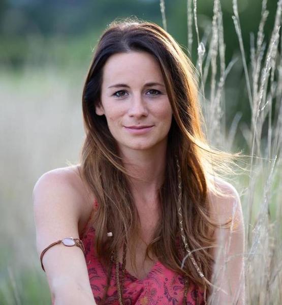 Anna W. – Schauspiel Sedcard-Foto 5 bei JustInCast