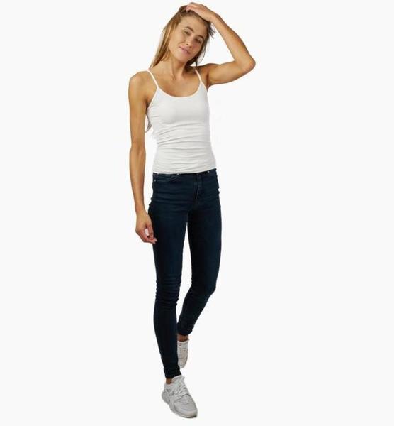 Ilka M. – Fashion Sedcard-Foto 7 bei JustInCast