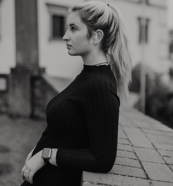Viola P. – Schauspiel Sedcard-Foto 4 bei JustInCast