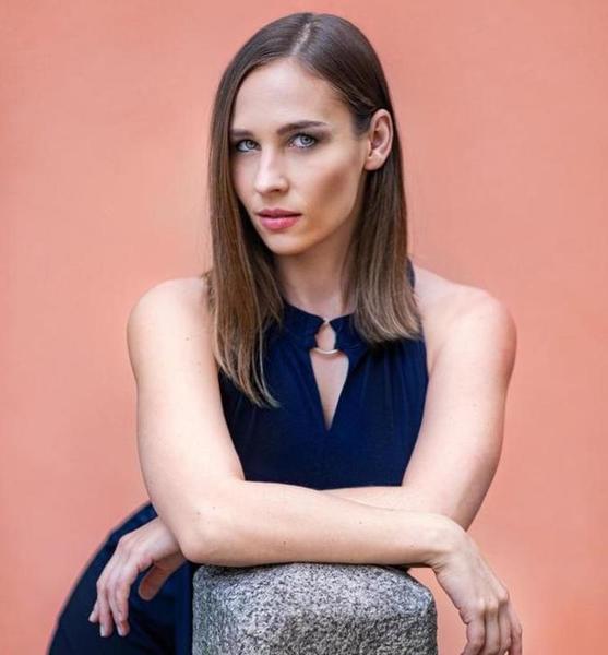Momo M. – Fashion Sedcard-Foto 4 bei JustInCast