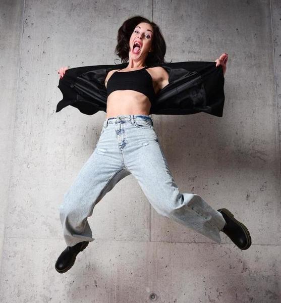 Stefanie W. – Acting sedcard image 3 at JustInCast
