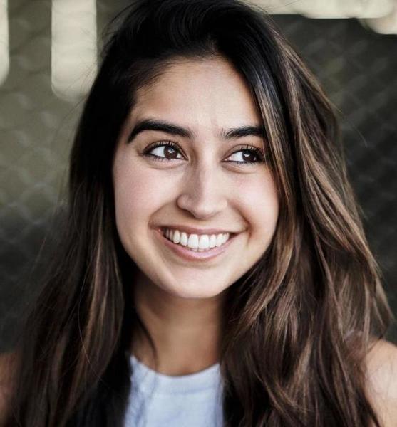 Özge D. – Schauspiel Sedcard-Foto 2 bei JustInCast