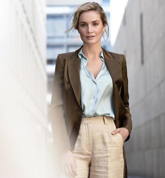 Jana F. – Schauspiel Sedcard-Foto 3 bei JustInCast