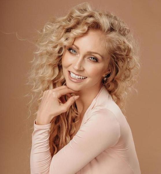 Faye A. – Fashion Sedcard-Foto 5 bei JustInCast