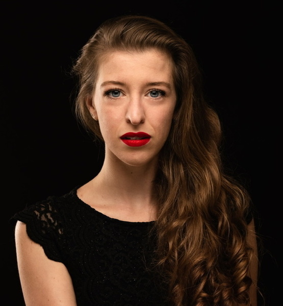 Sarah M. – Schauspiel Sedcard-Foto 5 bei JustInCast