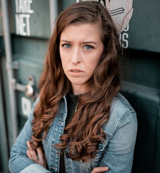 Sarah M. – Schauspiel Sedcard-Foto 3 bei JustInCast