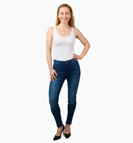 Lisa B. – Fashion Sedcard-Foto 7 bei JustInCast