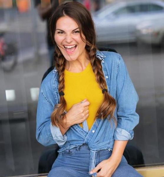 Sarah v. – Schauspiel Sedcard-Foto 3 bei JustInCast