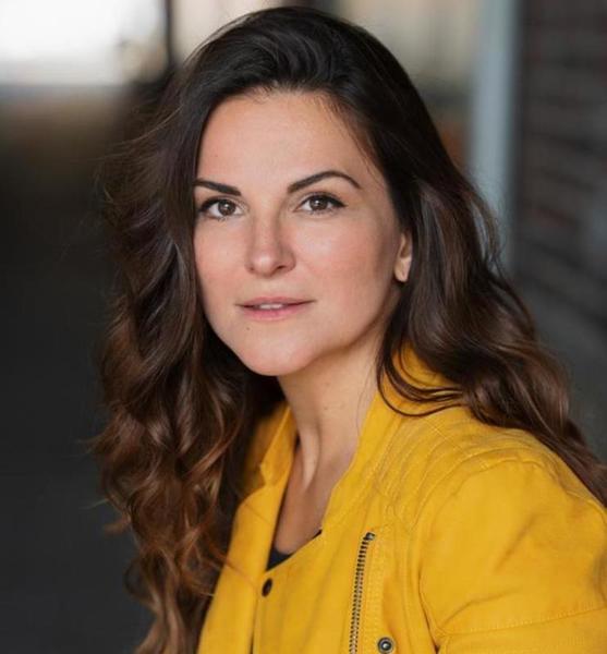 Sarah v. – Schauspiel Sedcard-Foto 4 bei JustInCast