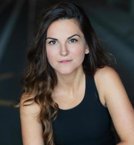 Sarah v. – Schauspiel Sedcard-Foto 2 bei JustInCast