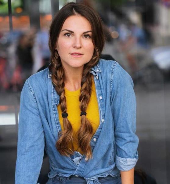 Sarah v. – Schauspiel Sedcard-Foto 5 bei JustInCast