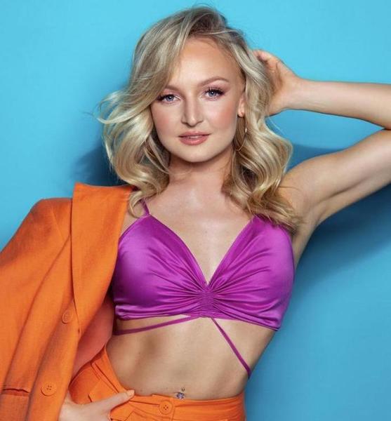 Katja M. – Fashion Sedcard-Foto 2 bei JustInCast