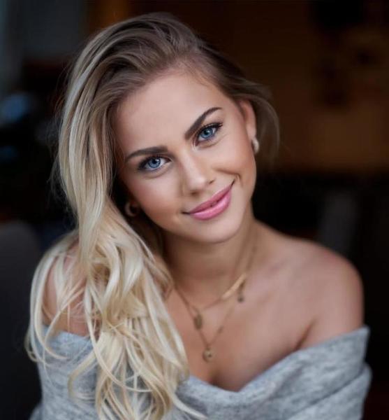 Paulina K. – Fashion Sedcard-Foto 4 bei JustInCast