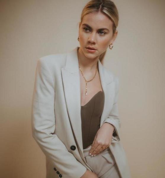 Paulina K. – Fashion Sedcard-Foto 5 bei JustInCast