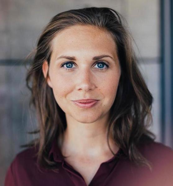 Rebekka R. – Schauspiel Sedcard-Foto 4 bei JustInCast