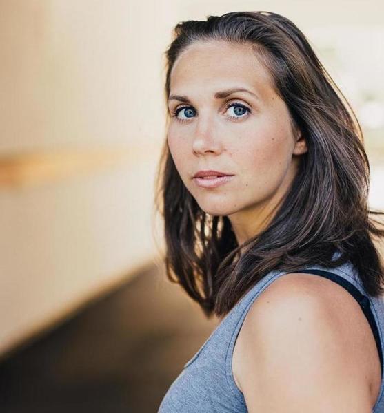 Rebekka R. – Schauspiel Sedcard-Foto 3 bei JustInCast