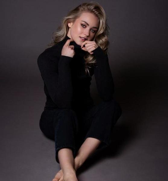 Larissa S. – Fashion Sedcard-Foto 4 bei JustInCast