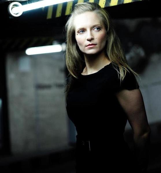 Ines N. – Schauspiel Sedcard-Foto 4 bei JustInCast