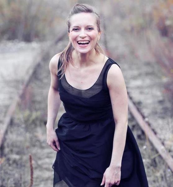 Ines N. – Schauspiel Sedcard-Foto 3 bei JustInCast