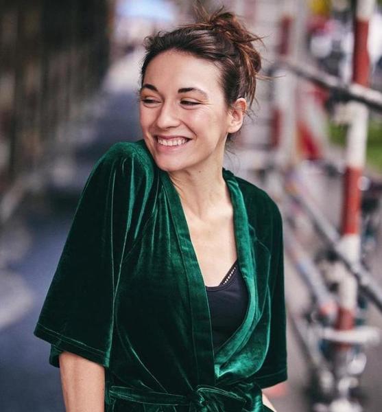 Nathalie H. – Schauspiel Sedcard-Foto 5 bei JustInCast
