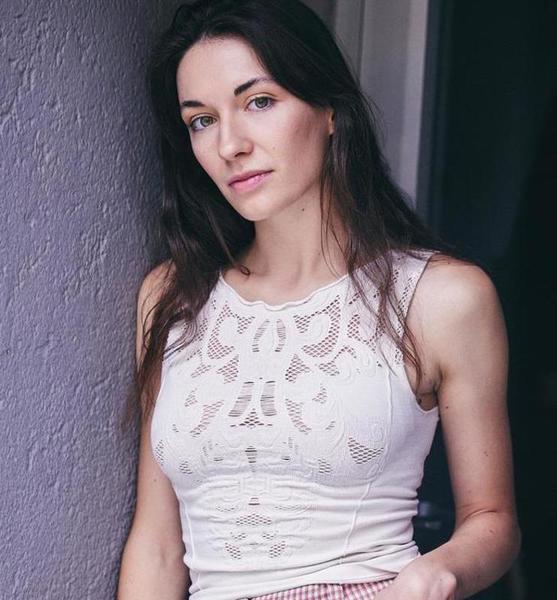 Nathalie H. – Schauspiel Sedcard-Foto 4 bei JustInCast