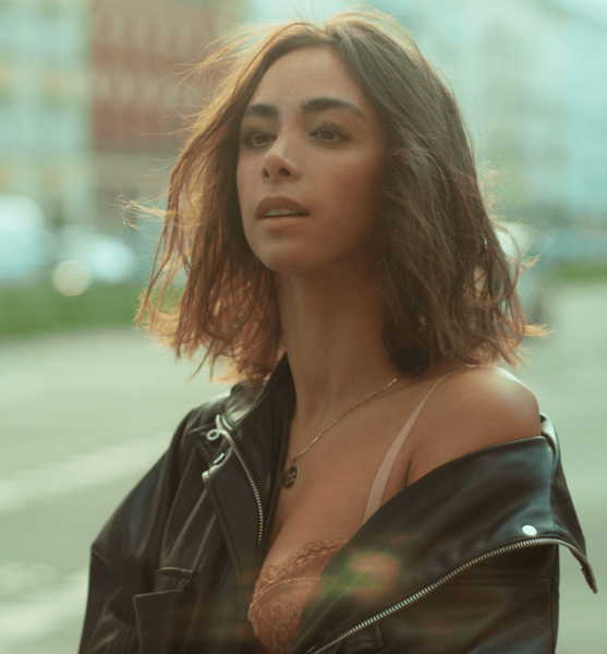 Marietta  M. – Tanz Sedcard-Foto 2 bei JustInCast