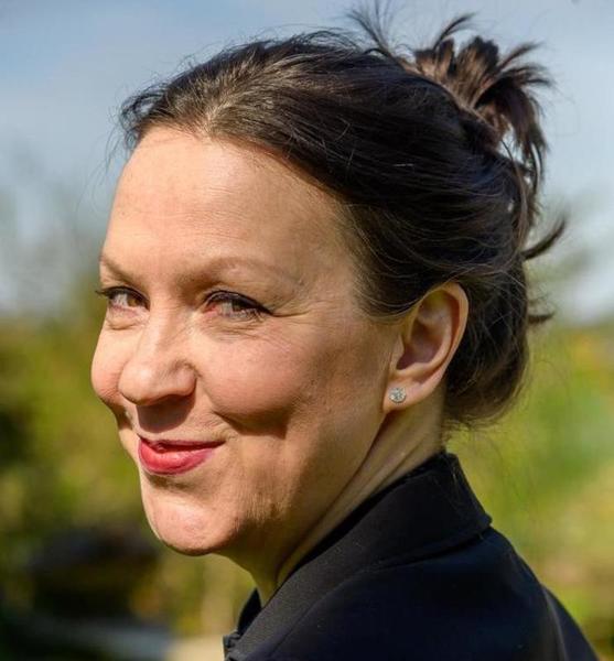 Ruth W. – Schauspiel Sedcard-Foto 2 bei JustInCast