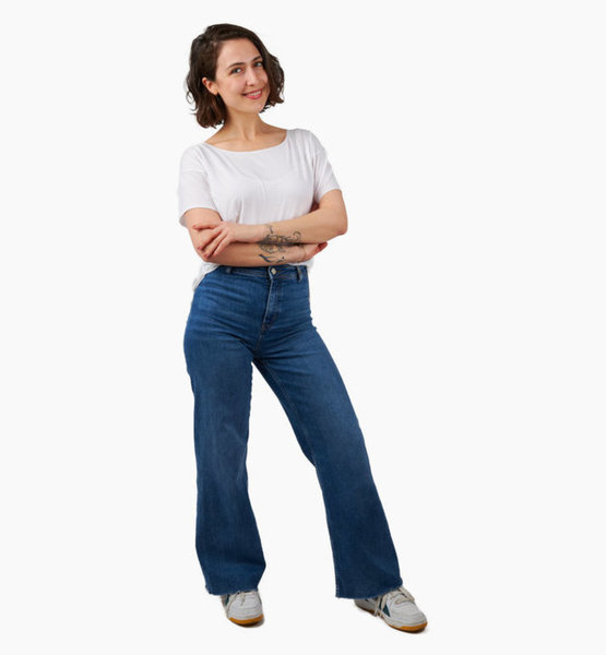Silvia  . – Real People Sedcard-Foto 2 bei JustInCast