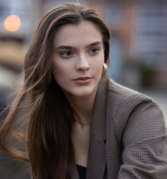 Alexandra N. – Fashion Sedcard-Foto 2 bei JustInCast