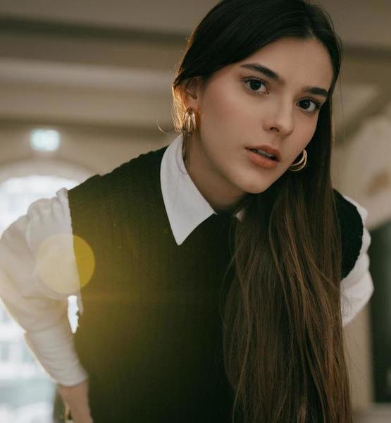Alexandra N. – Fashion Sedcard-Foto 4 bei JustInCast