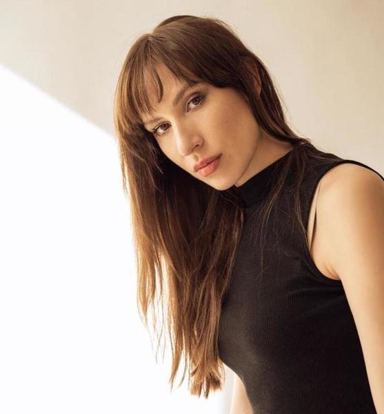 Alexandra C. – Schauspiel Sedcard-Foto 2 bei JustInCast